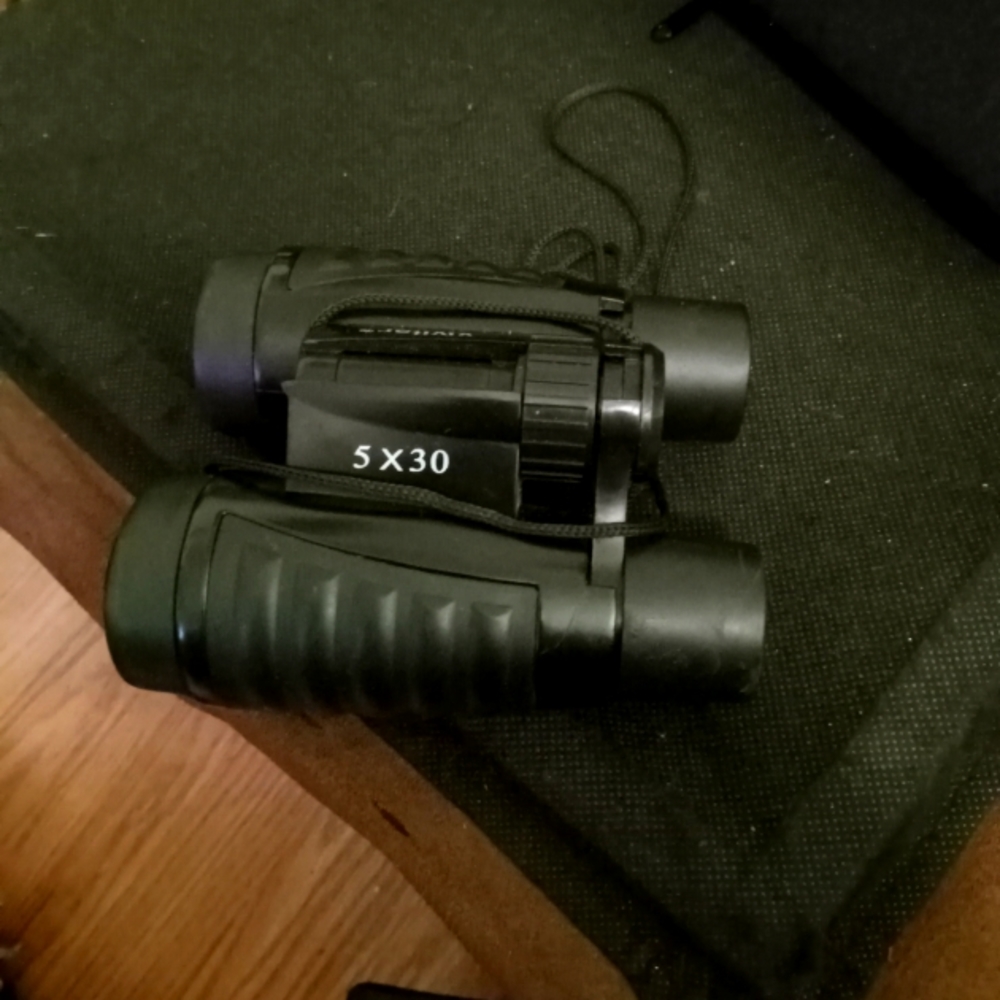 Vivatar small binoculars black with carrying case